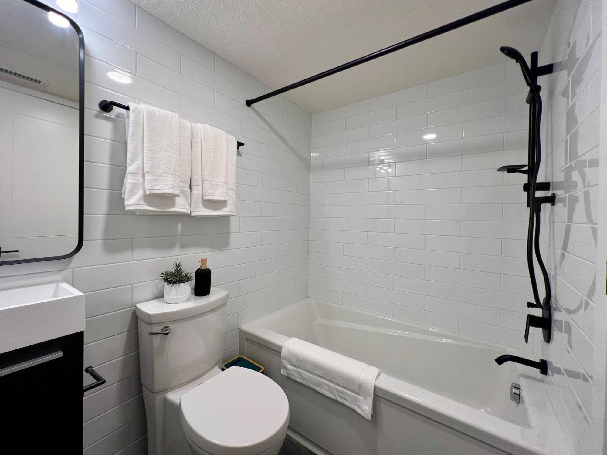 Special! New Downtown Mtn View Free Parking 2B&2B Apartment แคนมอร์ ภายนอก รูปภาพ